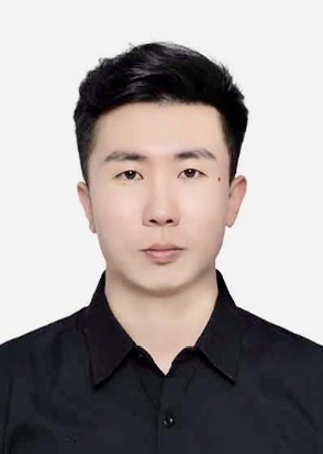 年轻的男人描述已自动生成